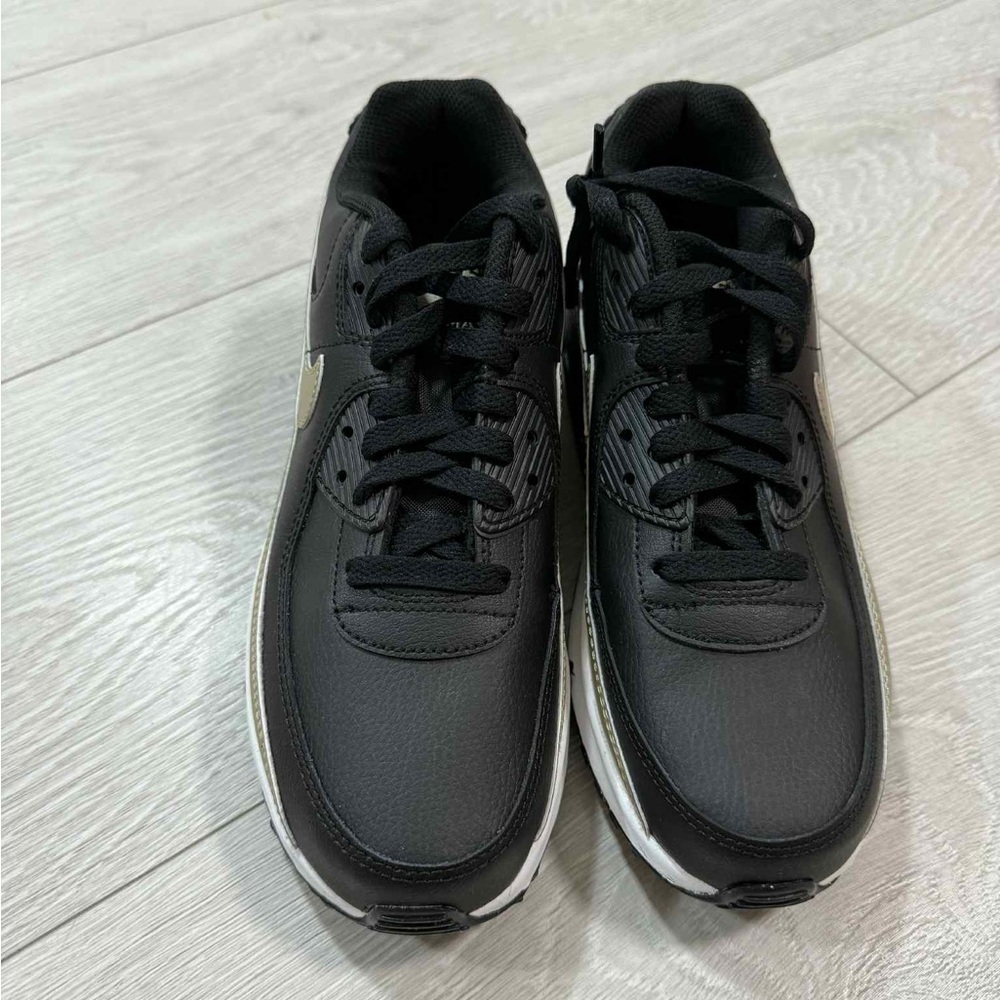 Nike Men's Black Sneakers with White Trim